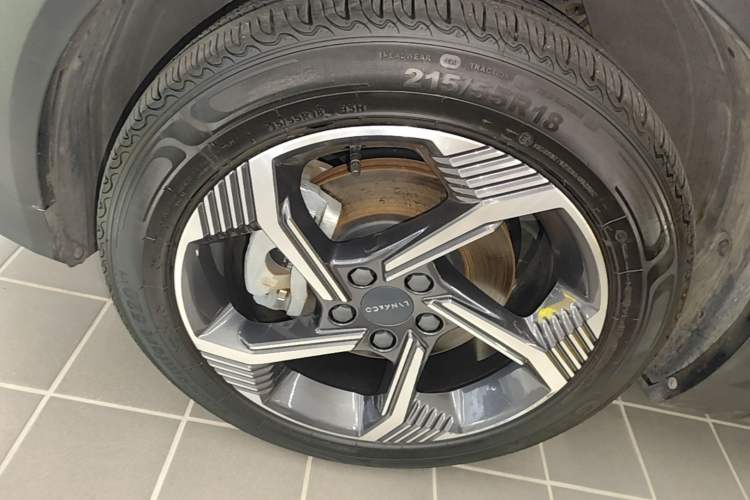 Used Lynk & Co 06 EM-P 2022 PHEV 84 km Range Pro Version Left Front Wheel Hub