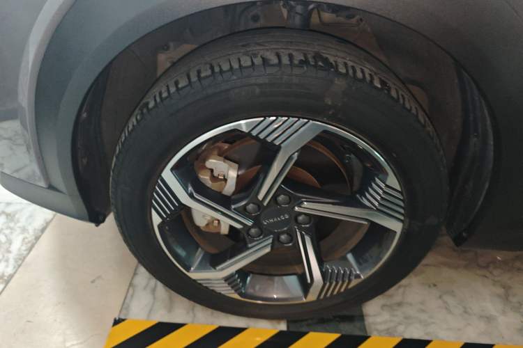 Used Lynk & Co 06 EM-P 2022 PHEV 84 km Range Pro Version Left Front Wheel Hub