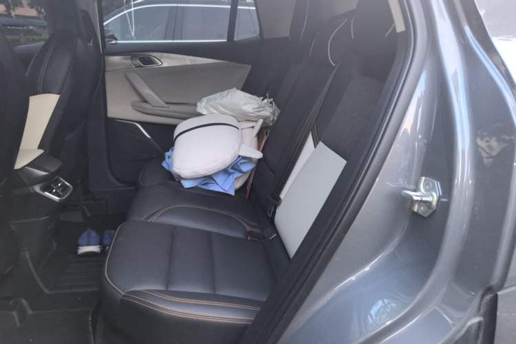 Used Lynk & Co 06 EM-P 2022 PHEV 84 km Range Pro Version Left Rear Seat