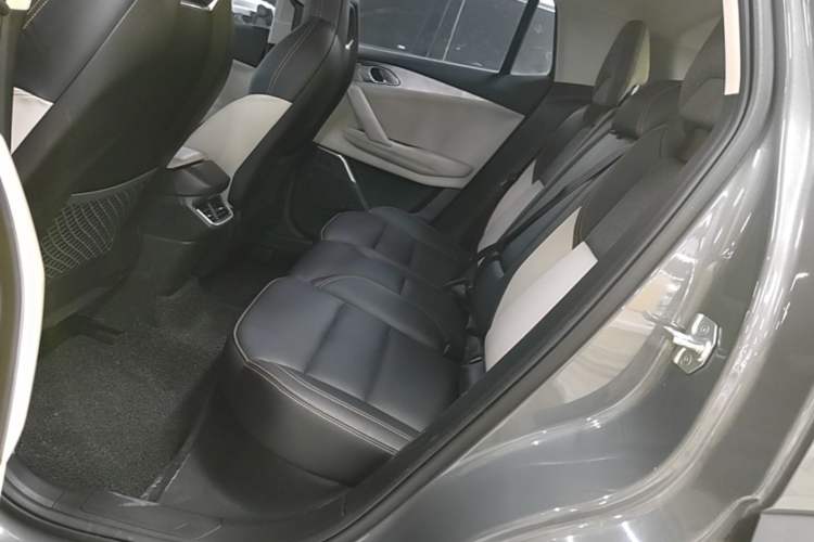 Used Lynk & Co 06 EM-P 2022 PHEV 84 km Range Pro Version Left Rear Seat