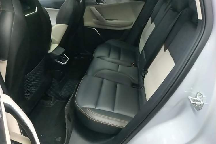 Used Lynk & Co 06 EM-P 2022 PHEV 84 km Range Pro Version Left Rear Seat