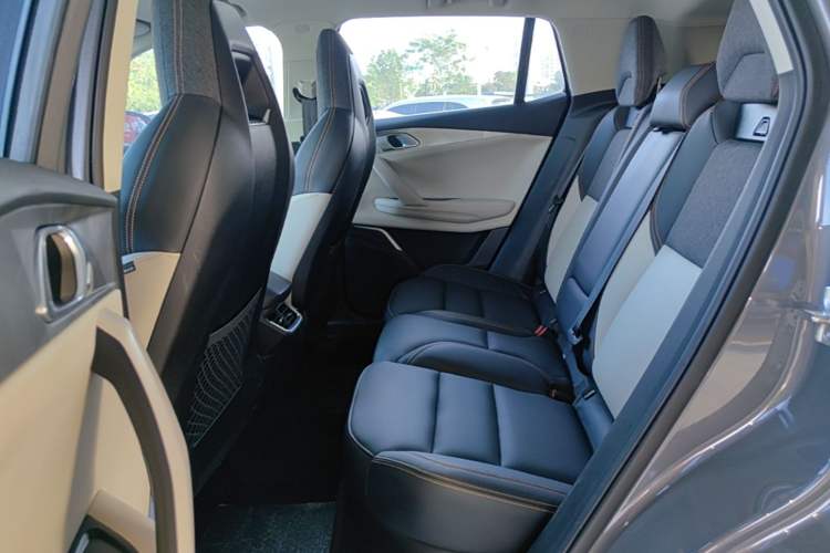 Used Lynk & Co 06 EM-P 2022 PHEV 84 km Range Pro Version Left Rear Seat
