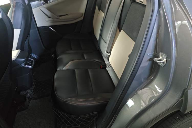 Used Lynk & Co 06 EM-P 2022 PHEV 84 km Range Pro Version Left Rear Seat