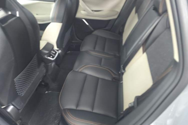 Used Lynk & Co 06 EM-P 2022 PHEV 84 km Range Pro Version Left Rear Seat