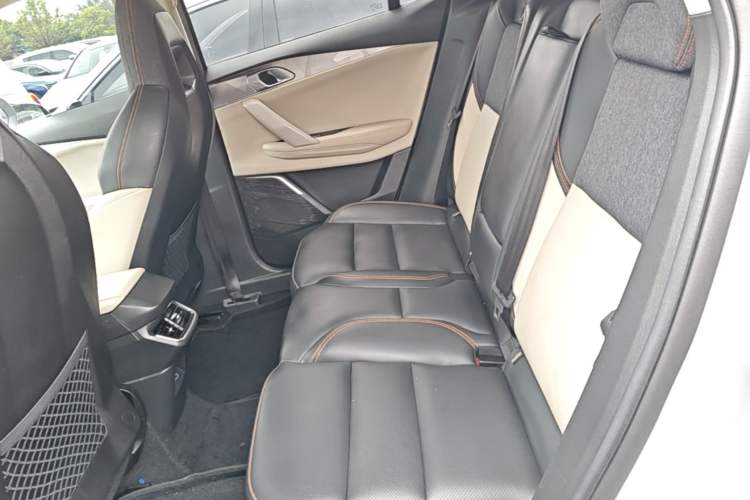Used Lynk & Co 06 EM-P 2022 PHEV 84 km Range Pro Version Left Rear Seat