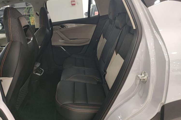 Used Lynk & Co 06 EM-P 2022 PHEV 84 km Range Pro Version Left Rear Seat