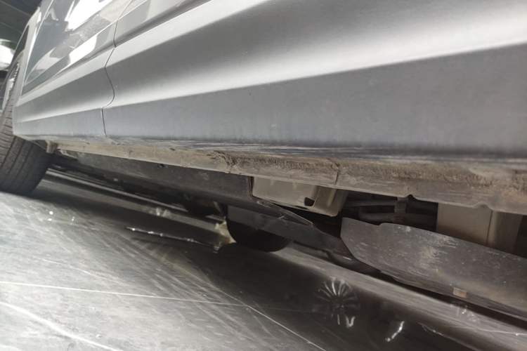 Used Lynk & Co 06 EM-P 2022 PHEV 84 km Range Pro Version Left Side Sill
