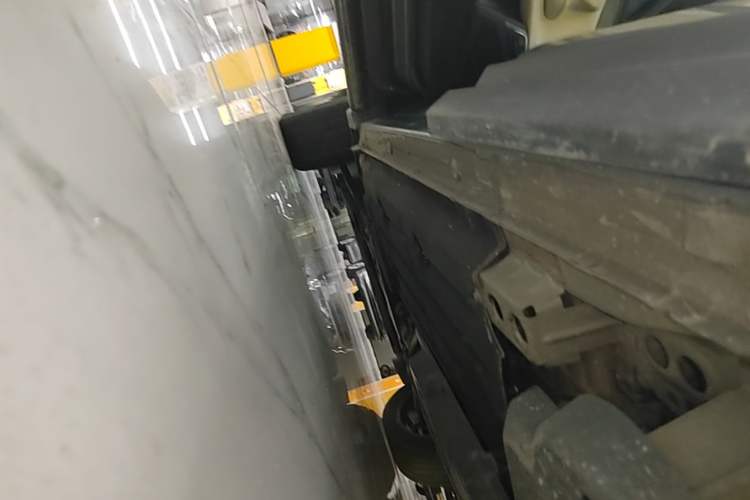 Used Lynk & Co 06 EM-P 2022 PHEV 84 km Range Pro Version Left Side Sill