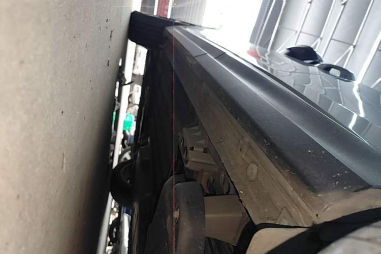 Used Lynk & Co 06 EM-P 2022 PHEV 84 km Range Pro Version Left Side Sill