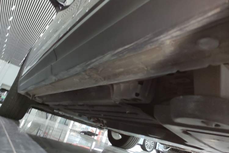 Used Lynk & Co 06 EM-P 2022 PHEV 84 km Range Pro Version Left Side Sill