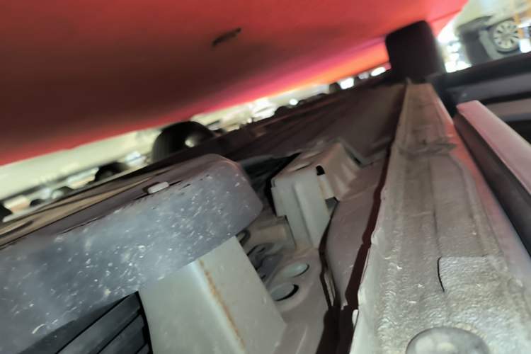 Used Lynk & Co 06 EM-P 2022 PHEV 84 km Range Pro Version Left Side Sill