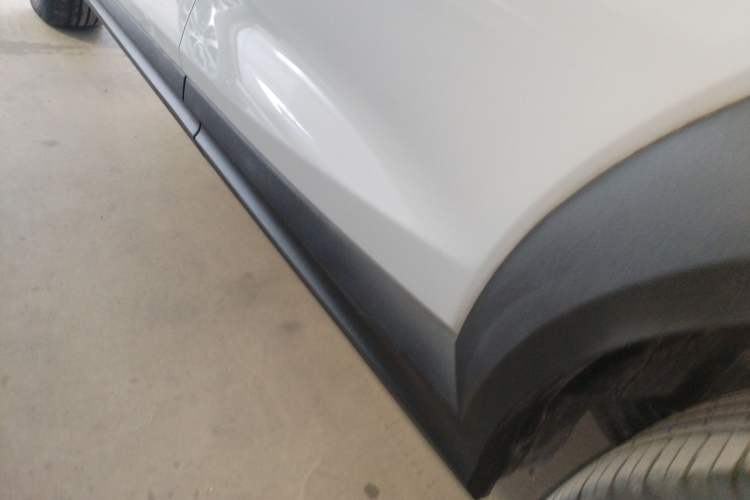 Used Lynk & Co 06 EM-P 2022 PHEV 84 km Range Pro Version Left Side Sill