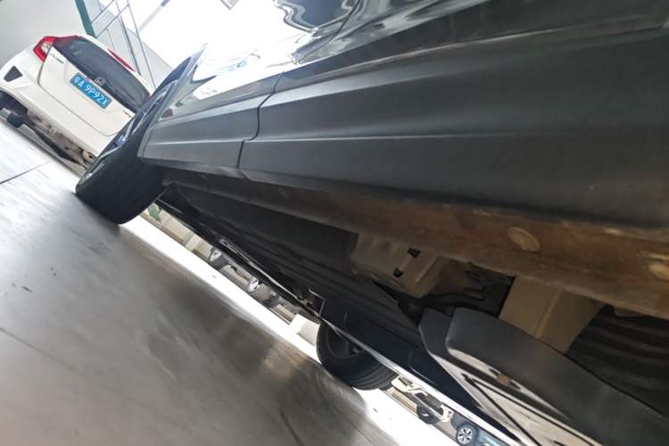 Used Lynk & Co 06 EM-P 2022 PHEV 84 km Range Pro Version Left Side Sill