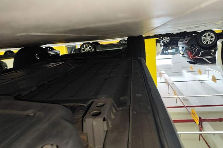 Used Lynk & Co 06 EM-P 2022 PHEV 84 km Range Pro Version Left Side Sill