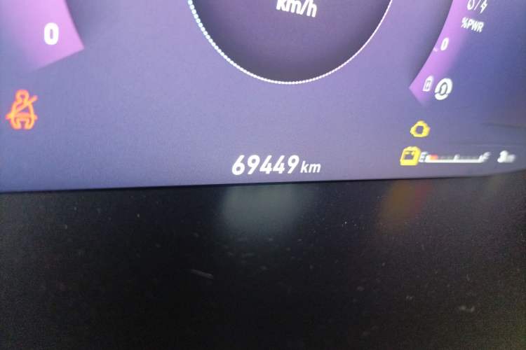 Used Lynk & Co 06 EM-P 2022 PHEV 84 km Range Pro Version Odometer Close Up