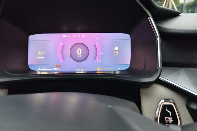 Used Lynk & Co 06 EM-P 2022 PHEV 84 km Range Pro Version Odometer Close Up