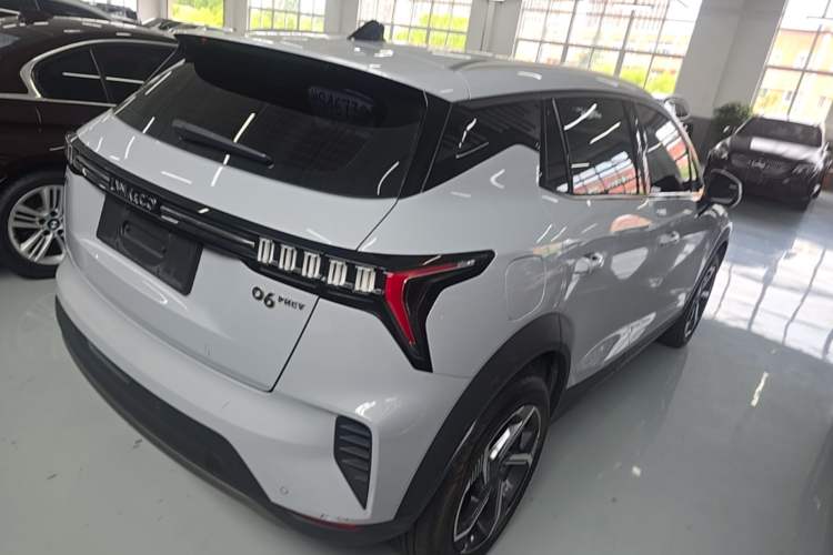 Used Lynk & Co 06 EM-P 2022 PHEV 84 km Range Pro Version Rear Right 45 Deg