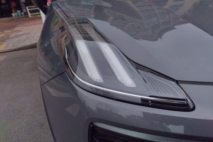 Used Lynk & Co 06 EM-P 2022 PHEV 84 km Range Pro Version Right Front Headlight
