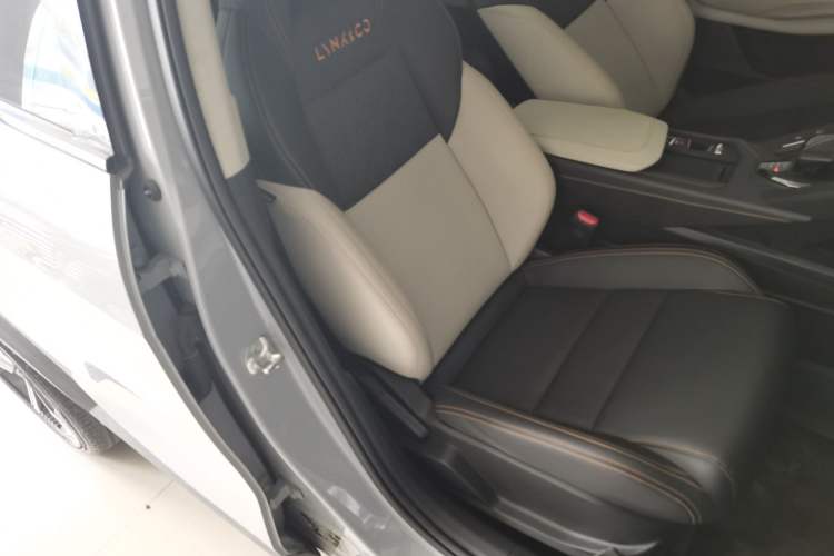 Used Lynk & Co 06 EM-P 2022 PHEV 84 km Range Pro Version Right Front Seat
