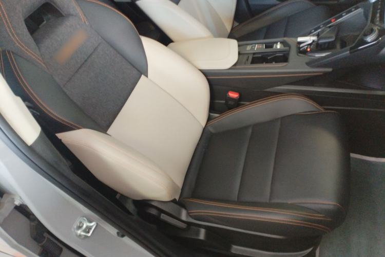 Used Lynk & Co 06 EM-P 2022 PHEV 84 km Range Pro Version Right Front Seat