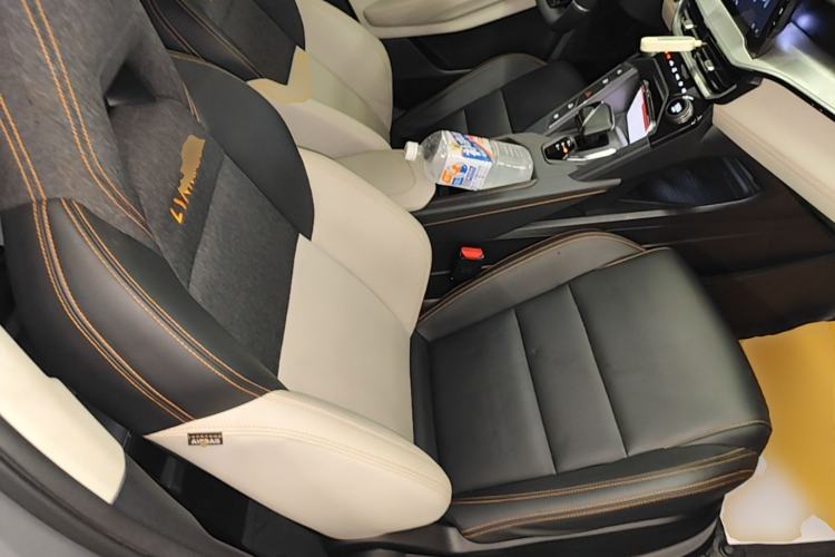 Used Lynk & Co 06 EM-P 2022 PHEV 84 km Range Pro Version Right Front Seat