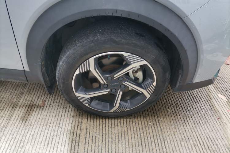 Used Lynk & Co 06 EM-P 2022 PHEV 84 km Range Pro Version Right Front Wheel Hub