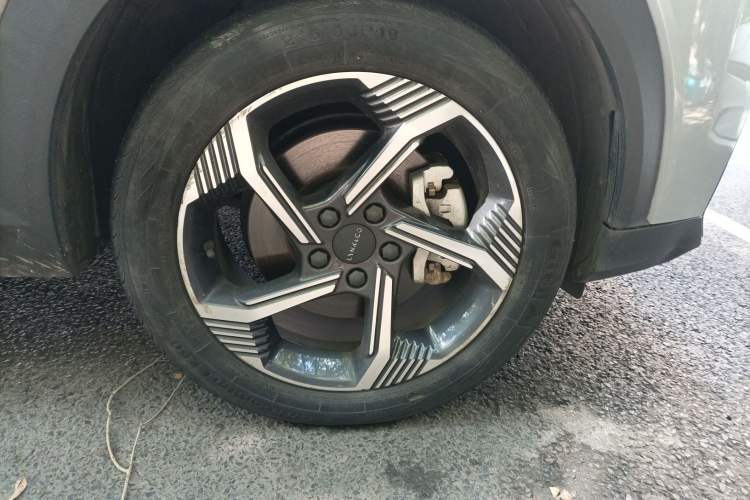 Used Lynk & Co 06 EM-P 2022 PHEV 84 km Range Pro Version Right Front Wheel Hub