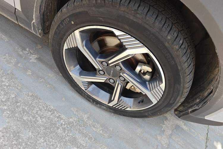 Used Lynk & Co 06 EM-P 2022 PHEV 84 km Range Pro Version Right Front Wheel Hub