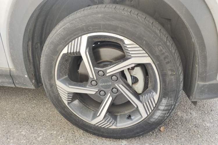 Used Lynk & Co 06 EM-P 2022 PHEV 84 km Range Pro Version Right Front Wheel Hub
