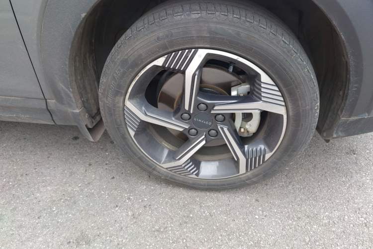 Used Lynk & Co 06 EM-P 2022 PHEV 84 km Range Pro Version Right Front Wheel Hub