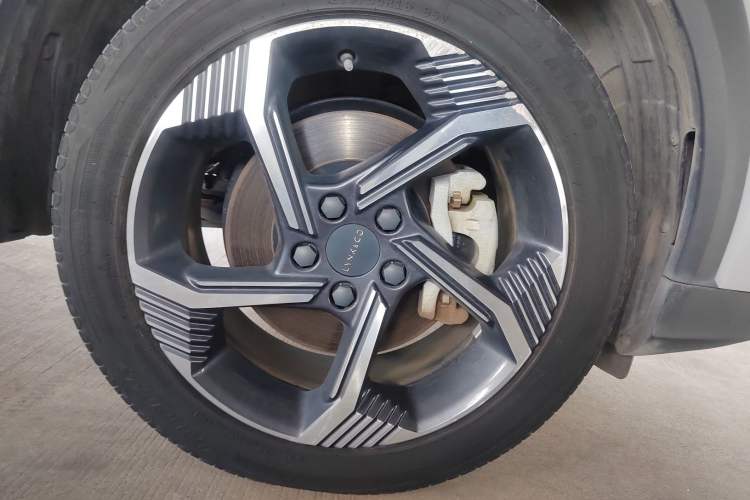Used Lynk & Co 06 EM-P 2022 PHEV 84 km Range Pro Version Right Front Wheel Hub