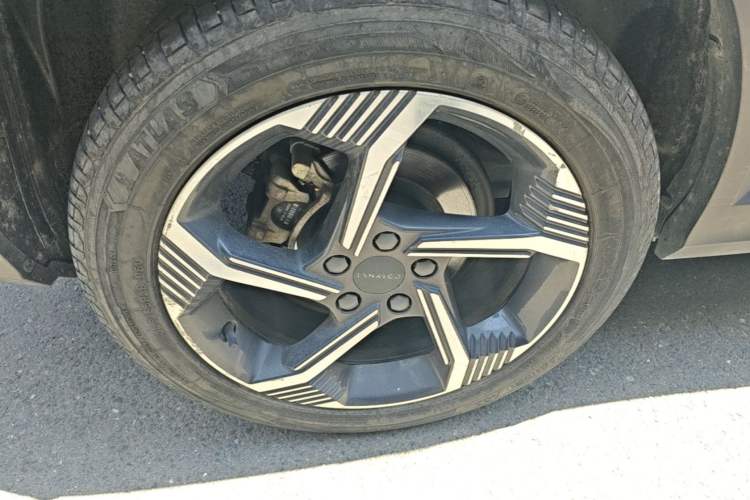 Used Lynk & Co 06 EM-P 2022 PHEV 84 km Range Pro Version Right Rear Wheel Hub