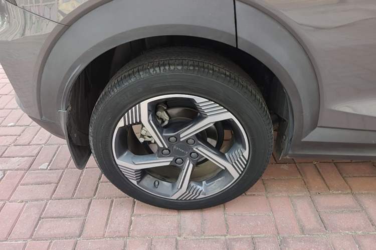 Used Lynk & Co 06 EM-P 2022 PHEV 84 km Range Pro Version Right Rear Wheel Hub