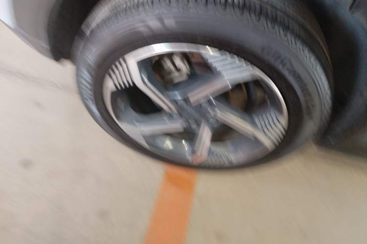Used Lynk & Co 06 EM-P 2022 PHEV 84 km Range Pro Version Right Rear Wheel Hub