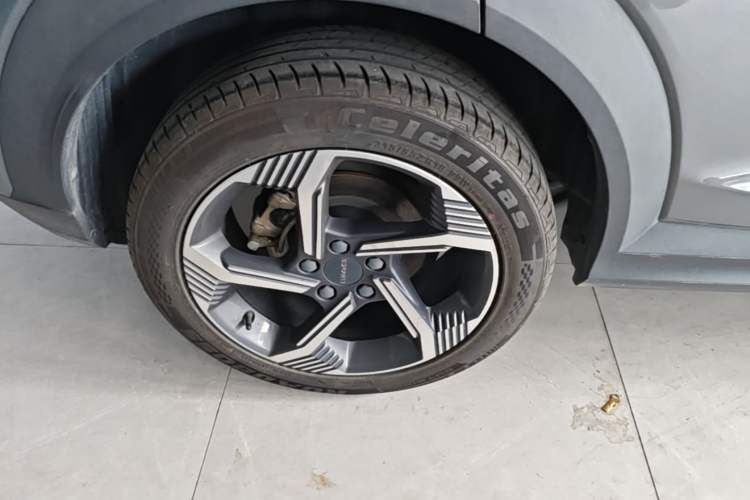 Used Lynk & Co 06 EM-P 2022 PHEV 84 km Range Pro Version Right Rear Wheel Hub