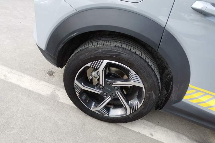 Used Lynk & Co 06 EM-P 2022 PHEV 84 km Range Pro Version Right Rear Wheel Hub