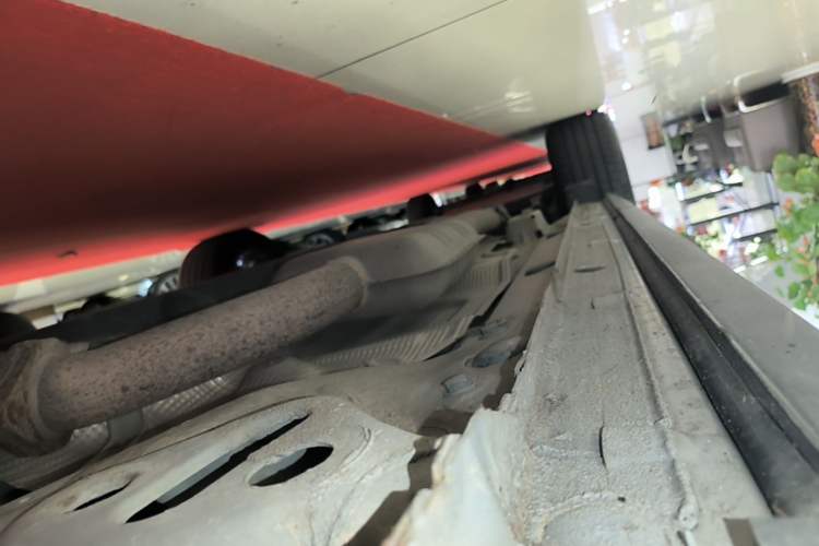 Used Lynk & Co 06 EM-P 2022 PHEV 84 km Range Pro Version Right Side Sill