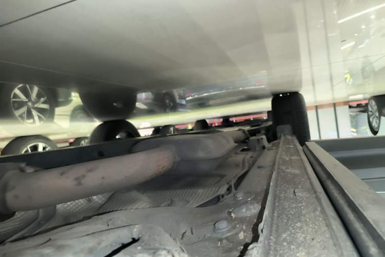 Used Lynk & Co 06 EM-P 2022 PHEV 84 km Range Pro Version Right Side Sill