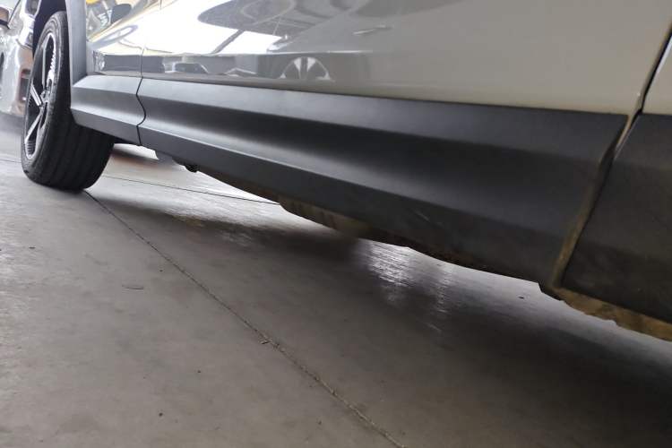 Used Lynk & Co 06 EM-P 2022 PHEV 84 km Range Pro Version Right Side Sill