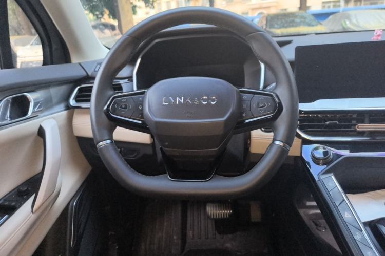 Used Lynk & Co 06 EM-P 2022 PHEV 84 km Range Pro Version Steering Wheel
