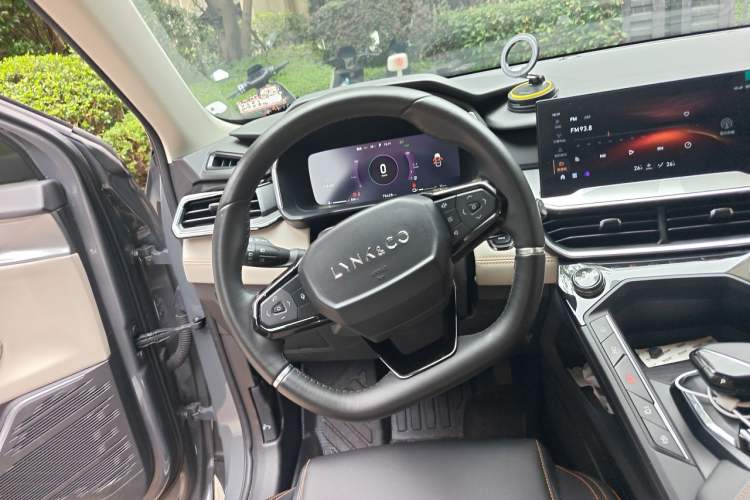 Used Lynk & Co 06 EM-P 2022 PHEV 84 km Range Pro Version Steering Wheel
