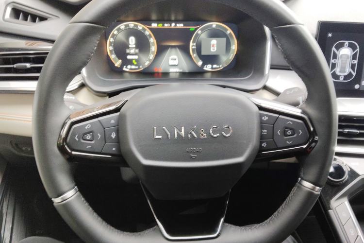 Used Lynk & Co 06 EM-P 2022 PHEV 84 km Range Pro Version Steering Wheel