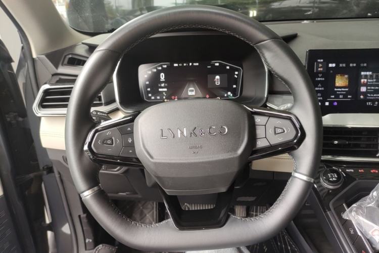 Used Lynk & Co 06 EM-P 2022 PHEV 84 km Range Pro Version Steering Wheel