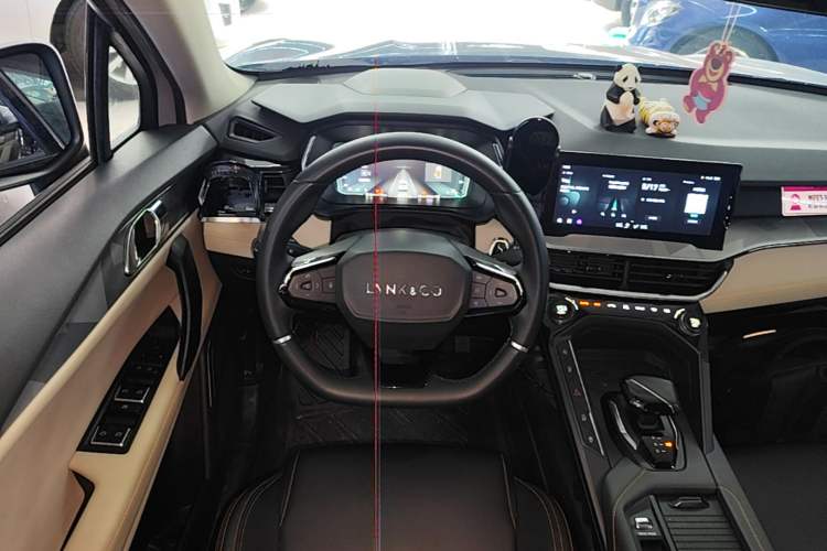 Used Lynk & Co 06 EM-P 2022 PHEV 84 km Range Pro Version Steering Wheel