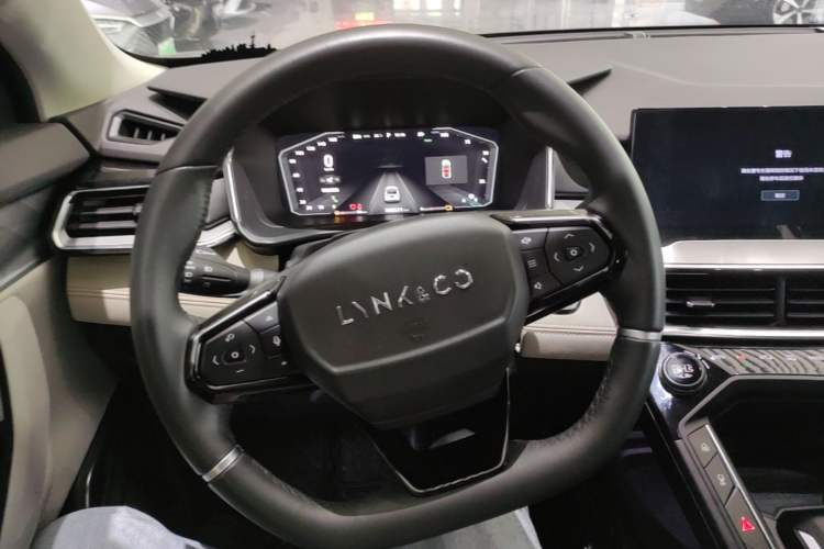Used Lynk & Co 06 EM-P 2022 PHEV 84 km Range Pro Version Steering Wheel