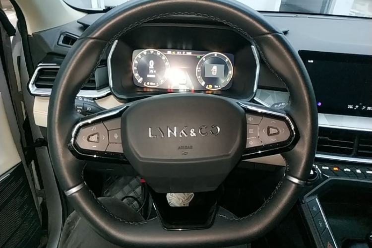 Used Lynk & Co 06 EM-P 2022 PHEV 84 km Range Pro Version Steering Wheel