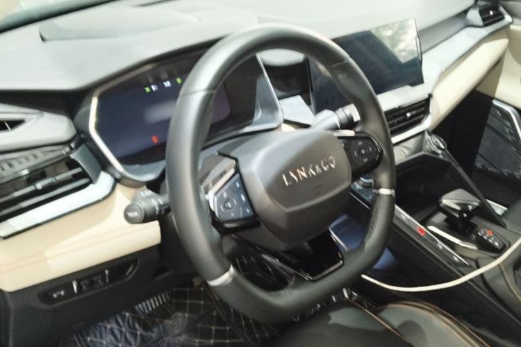 Used Lynk & Co 06 EM-P 2022 PHEV 84 km Range Pro Version Steering Wheel