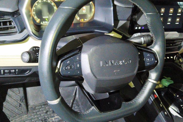 Used Lynk & Co 06 EM-P 2022 PHEV 84 km Range Pro Version Steering Wheel