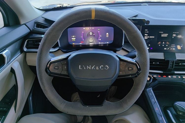 Used Lynk & Co 06 EM-P 2022 PHEV 84 km Range Pro Version Steering Wheel