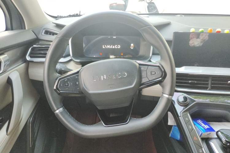 Used Lynk & Co 06 EM-P 2022 PHEV 84 km Range Pro Version Steering Wheel